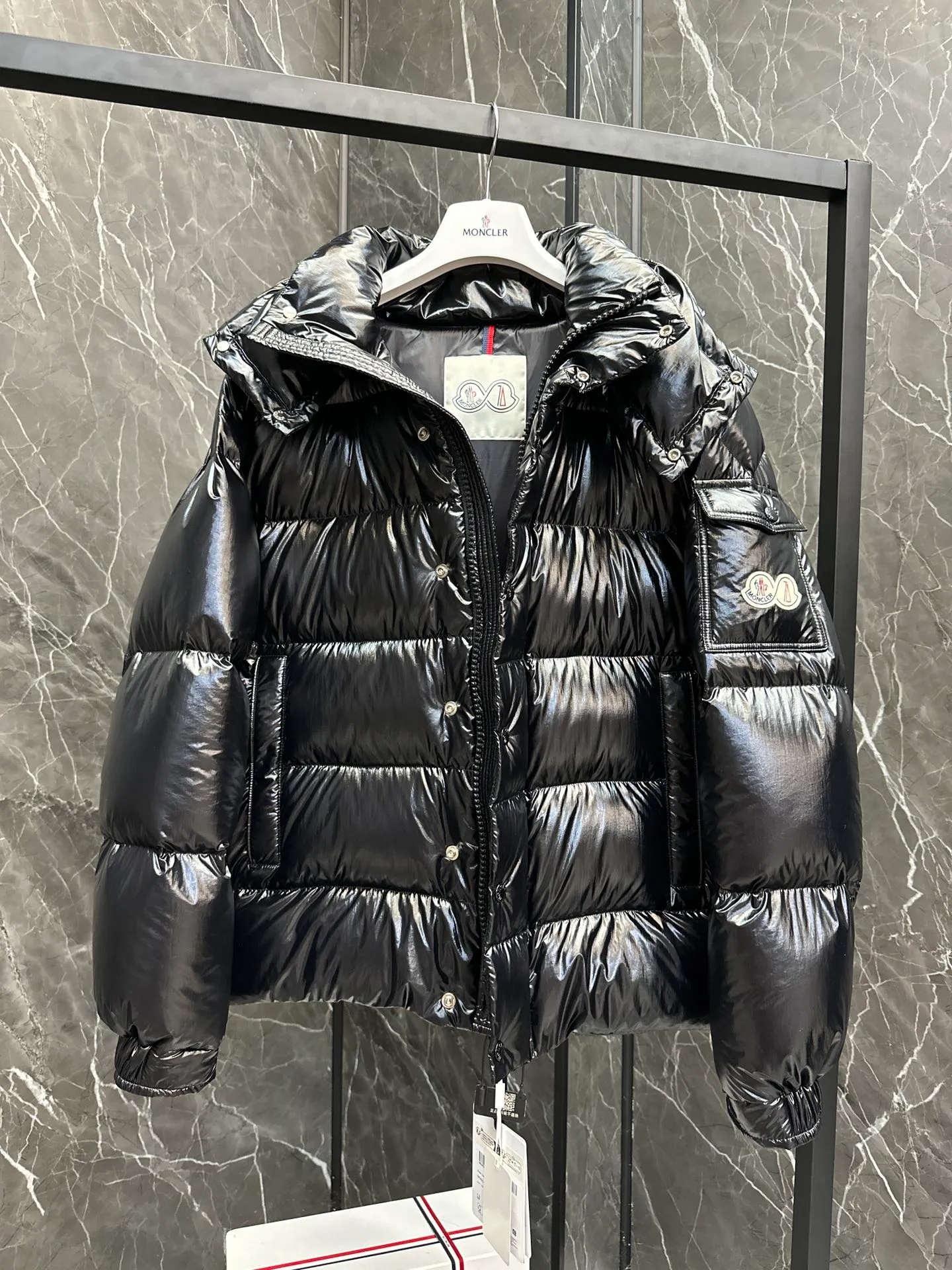 ⬆️Moncler Maya 70 . . Moncler 70 ， 。 ， ， Moncler Maya 70 。 ， 。 Antoni Tudisco 。 Moncler Maya 70 Moncler 70 ， ， 。 Classic ， 、 。 Classic 70 。 • • • • • ， • • • •Moncler Maya 70 Size: 1-5 . Cream White Pink Blue Gray Black D 9890065750